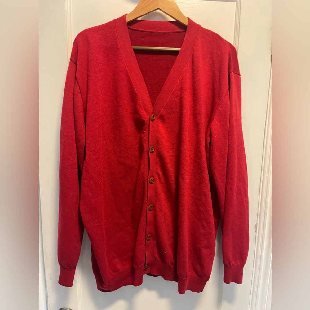 Red Amazon Cardigan Size XXL in good condition